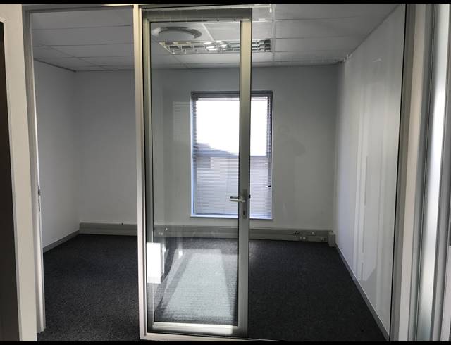 101M² OFFICE TO LET IN CENTURY CITY